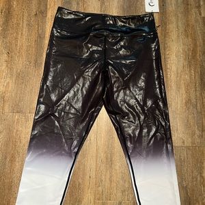 Zyia Active Black Metallic Ombre Light n tight leggings Size 20 NEW